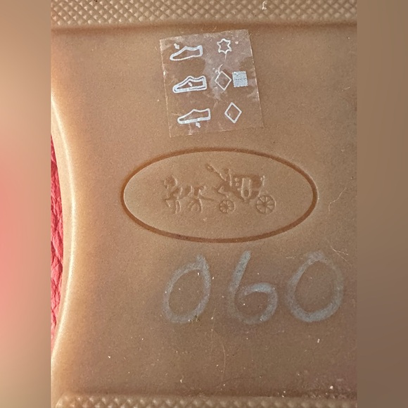 Authentic Coach Vintage Women's Coral Leather Loafers with Gold Detail! 8.5 Med - Picture 7 of 7